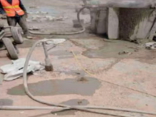 香格里拉水泥混凝土路面板底注浆技术 路面脱空注浆整治方案
